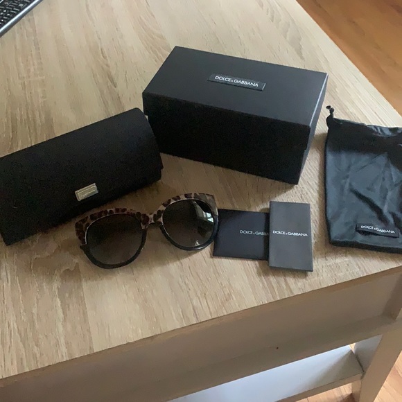 Dolce & Gabbana Sunglasses w/ Case 🕶 - Picture 2 of 5